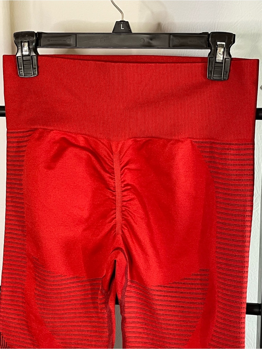 Seamless Red High-Rise Active Leggings for Women - Picture 3 of 9